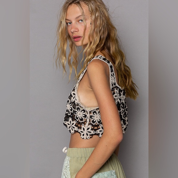 Floral Crochet Sleeveless Crop Top - POL - Picture 2 of 5